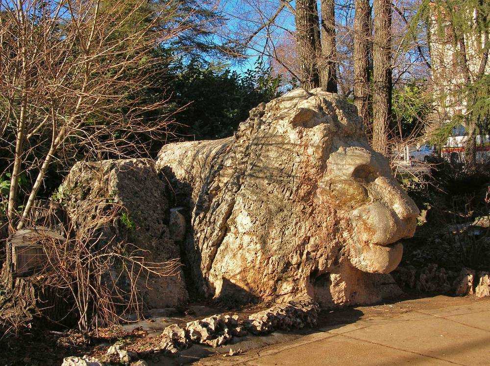 Sculpture du lion d'Atlas 